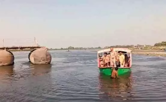 Mathura नाव हादसा: मरने वालों की संख्या बढ़कर 10 हुई, बचाव अभियान तेज Mathura नाव हादसा: मरने वालों की संख्या बढ़कर 10 हुई, बचाव अभियान तेज