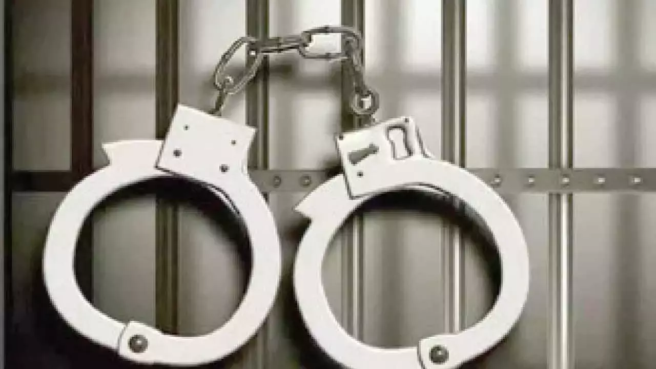 Karnataka: पति की हत्या के आरोप में महिला गिरफ्तार Karnataka: पति की हत्या के आरोप में महिला गिरफ्तार