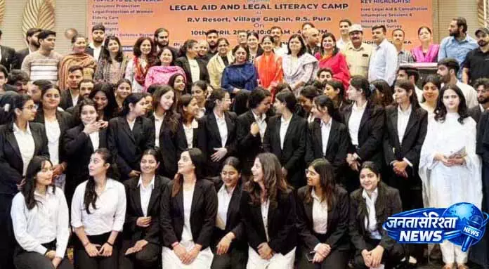 Jammu: छात्रों ने रियल-लाइफ केस स्टडी और इंटरैक्टिव सेशन से शिक्षा दी Jammu: छात्रों ने रियल-लाइफ केस स्टडी और इंटरैक्टिव सेशन से शिक्षा दी