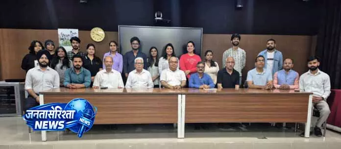 Jammu: वर्कशॉप और इंटरेक्टिव सेशन में छात्रों की भागीदारी Jammu: वर्कशॉप और इंटरेक्टिव सेशन में छात्रों की भागीदारी