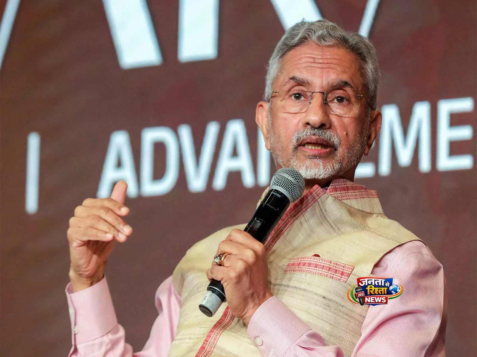 विदेश मंत्री जयशंकर दोनों देशों के बीच व्यापक रणनीतिक साझेदारी की समीक्षा करने के लिए UAE पहुंचे विदेश मंत्री जयशंकर दोनों देशों के बीच व्यापक रणनीतिक साझेदारी की समीक्षा करने के लिए UAE पहुंचे