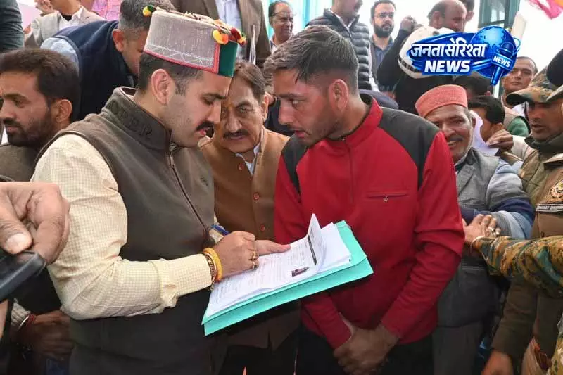 Sundernagar में पब्लिक आउटरीच कैंप में 180 शिकायतें सुलझाईं Sundernagar में पब्लिक आउटरीच कैंप में 180 शिकायतें सुलझाईं