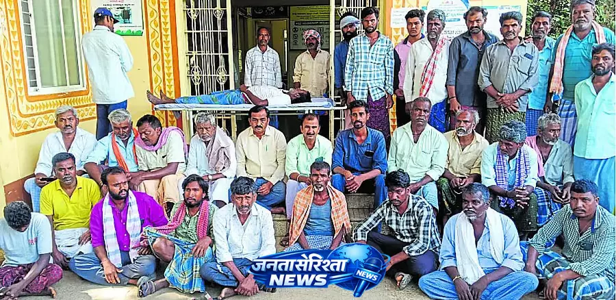 Karnataka : प्रवेश द्वार पर शव रखकर विरोध प्रदर्शन Karnataka : प्रवेश द्वार पर शव रखकर विरोध प्रदर्शन