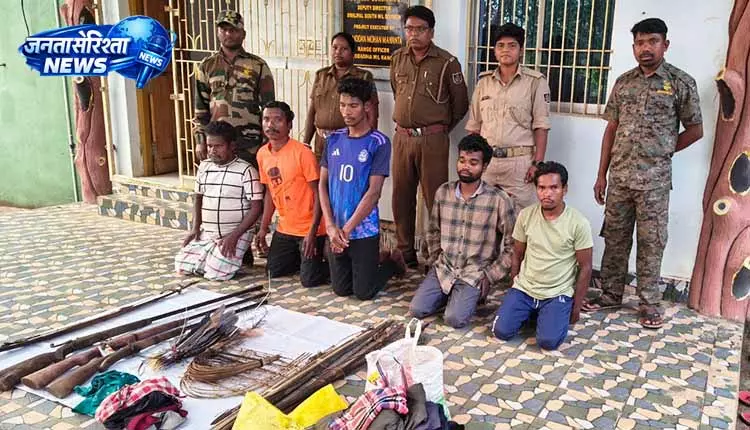 Odisha: शिकारियों के कब्जे से अवैध हथियार और उपकरण बरामद Odisha: शिकारियों के कब्जे से अवैध हथियार और उपकरण बरामद