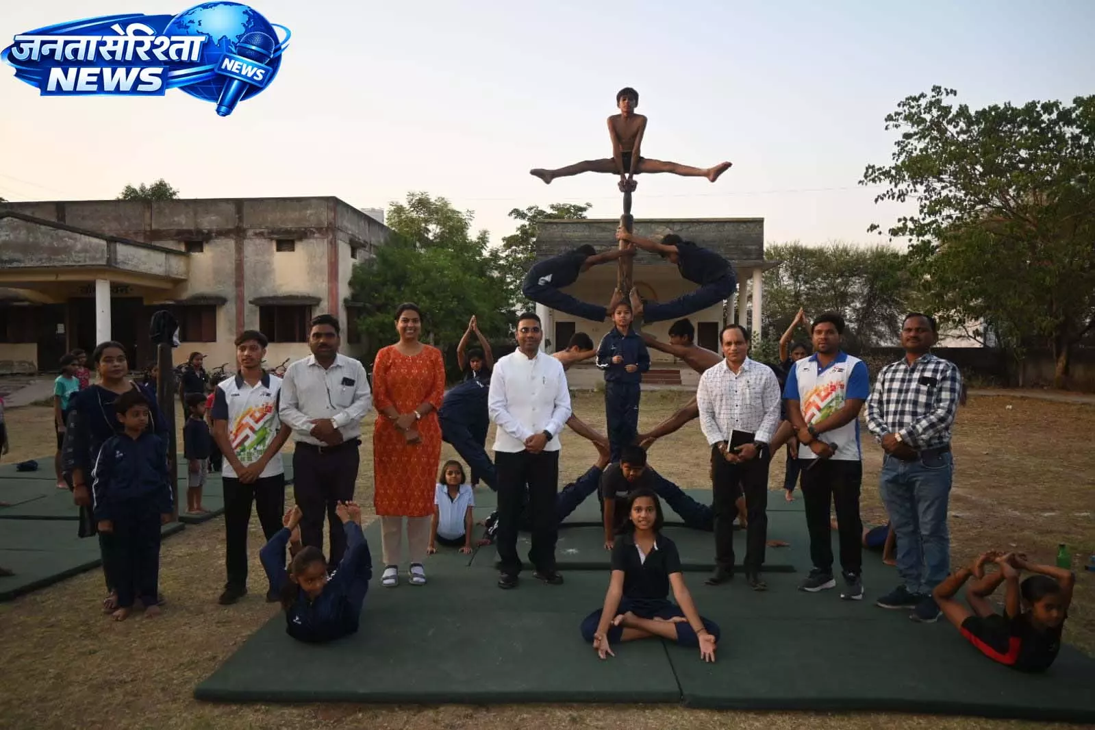 कलेक्टर ने मल्लखंब खिलाड़ियों के प्रदर्शन को सराहा कलेक्टर ने मल्लखंब खिलाड़ियों के प्रदर्शन को सराहा