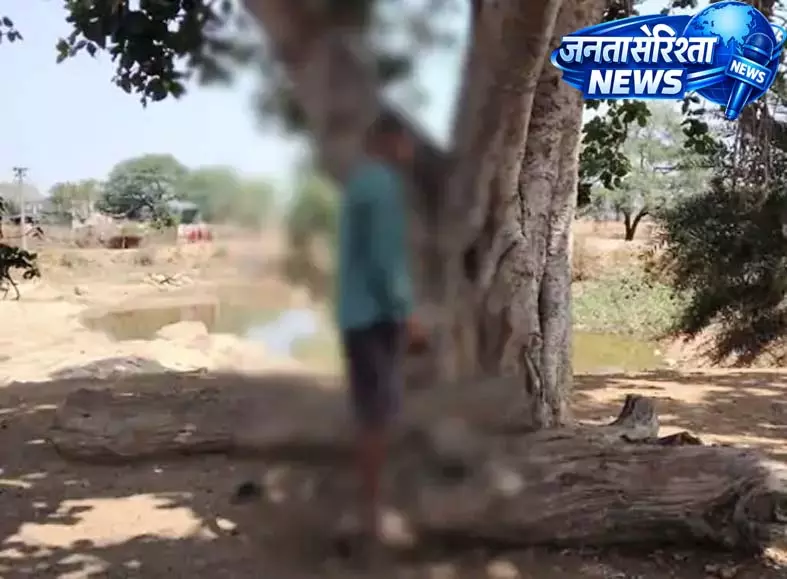 बेटे की मौत का सदमा नहीं सह पाए पिता, फांसी लगाकर दी जान बेटे की मौत का सदमा नहीं सह पाए पिता, फांसी लगाकर दी जान
