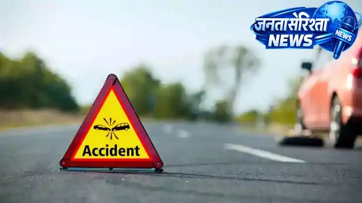 बेकाबू ट्रक ने ट्रेक्टर को मारी टक्कर, वाहन सड़क से नीचे उतरा, चालक हिरासत में बेकाबू ट्रक ने ट्रेक्टर को मारी टक्कर, वाहन सड़क से नीचे उतरा, चालक हिरासत में