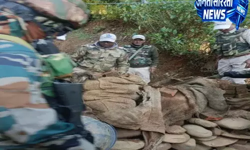 Manipur: BSF जवान की मौत के बाद सुरक्षा बलों ने उखरुल में 21 बंकरों को ध्वस्त कर दिया Manipur: BSF जवान की मौत के बाद सुरक्षा बलों ने उखरुल में 21 बंकरों को ध्वस्त कर दिया
