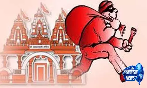 सिद्धिविनायक मंदिर से चांदी के 7 मुकुट चोरी सिद्धिविनायक मंदिर से चांदी के 7 मुकुट चोरी