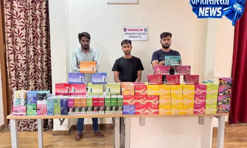 Hyderabad police ने अवैध रैकेट में तीन लोगों को गिरफ्तार, 999 ई-सिगरेट कीं जब्त Hyderabad police ने अवैध रैकेट में तीन लोगों को गिरफ्तार, 999 ई-सिगरेट कीं जब्त