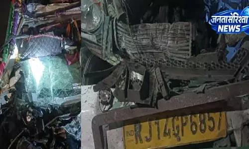 Delhi-Mumbai एक्सप्रेसवे पर तेज रफ्तार जीप के ट्रक से टकराने से दो लोगों की मौत Delhi-Mumbai एक्सप्रेसवे पर तेज रफ्तार जीप के ट्रक से टकराने से दो लोगों की मौत