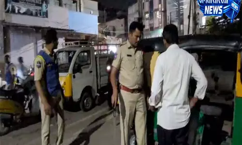 Hyderabad: अवैध गतिविधियों पर रोक लगाने के लिए रेन बाजार में पुलिस ने विशेष अभियान चलाया