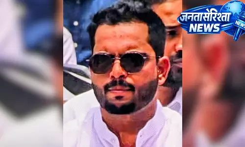 Karnataka के धारवाड़ में यूथ कांग्रेस नेता की चाकू घोंपकर हत्या; 3 हिरासत में लिए गए Karnataka के धारवाड़ में यूथ कांग्रेस नेता की चाकू घोंपकर हत्या; 3 हिरासत में लिए गए