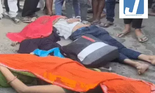 ट्रैक्टर ने बाइक में मारी टक्कर, तीन लोगों की मौत, श्राद्ध कर्म में शामिल होने जा रहे थे गांव
