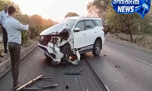 Madhya Pradesh : देवास में सड़क दुर्घटना में 3 की मौत, 1 घायल Madhya Pradesh : देवास में सड़क दुर्घटना में 3 की मौत, 1 घायल