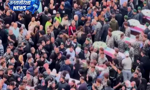 Israeli हमले के बाद सिडोन में शोक, 13 लेबनानी सुरक्षाकर्मियों की मौत Israeli हमले के बाद सिडोन में शोक, 13 लेबनानी सुरक्षाकर्मियों की मौत