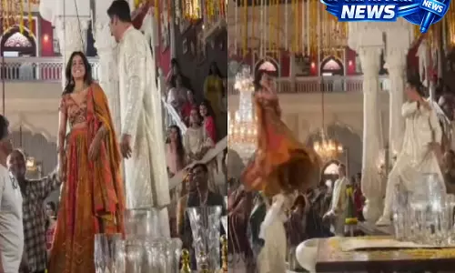 शूटिंग सेट पर मस्ती: Akshay Kumar ने Wamiqa Gabbi के साथ किया प्रैंक, वायरल हुआ BTS वीडियो शूटिंग सेट पर मस्ती: Akshay Kumar ने Wamiqa Gabbi के साथ किया प्रैंक, वायरल हुआ BTS वीडियो