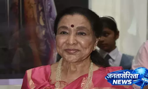 Asha Bhosle का निधन: प्रशंसकों ने दिग्गज गायिका के निधन पर शोक जताया Asha Bhosle का निधन: प्रशंसकों ने दिग्गज गायिका के निधन पर शोक जताया