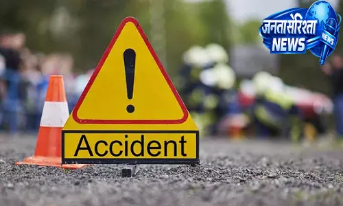 Chhatarpur : कार ने बाइक को टक्कर मारी, 28 साल का युवक गंभीर रूप से घायल Chhatarpur : कार ने बाइक को टक्कर मारी, 28 साल का युवक गंभीर रूप से घायल