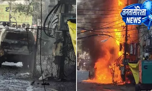 भोपाल के MP नगर इलाके में ट्रांसफार्मर में लगी आग ने फॉर्च्यूनर कार को अपनी चपेट में ले लिया भोपाल के MP नगर इलाके में ट्रांसफार्मर में लगी आग ने फॉर्च्यूनर कार को अपनी चपेट में ले लिया