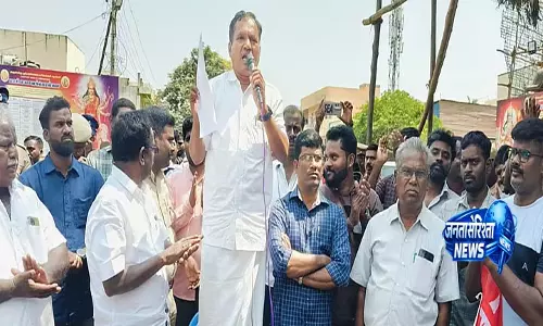 CPM ने यूनियन नेता की ‘झूठे मामलों’ में बार-बार गिरफ्तारी की आलोचना की CPM ने यूनियन नेता की ‘झूठे मामलों’ में बार-बार गिरफ्तारी की आलोचना की