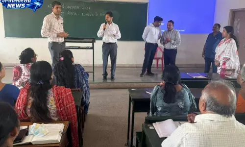 जनगणना कार्य में सावधानी और गुणवत्ता जरूरी: कलेक्टर अभिजीत सिंह जनगणना कार्य में सावधानी और गुणवत्ता जरूरी: कलेक्टर अभिजीत सिंह