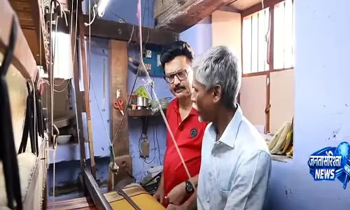 CM स्टालिन ने व्यापारियों और बुनकरों से बातचीत की CM स्टालिन ने व्यापारियों और बुनकरों से बातचीत की