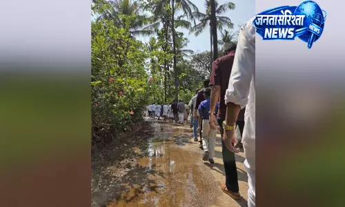 Kerala : पीने के पानी की पाइपें बड़े पैमाने पर फट रही हैं Kerala : पीने के पानी की पाइपें बड़े पैमाने पर फट रही हैं