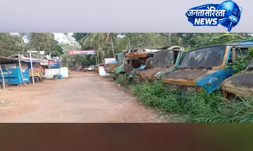 Kerala : जब्त वाहनों में जंग