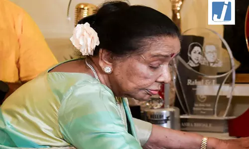 सुर क्षेत्र से लेकर इंडियन आइडल तक: सुरों की पहचान में माहिर थीं आशा ताई, बतौर जज दिए थे सटीक फीडबैक सुर क्षेत्र से लेकर इंडियन आइडल तक: सुरों की पहचान में माहिर थीं आशा ताई, बतौर जज दिए थे सटीक फीडबैक