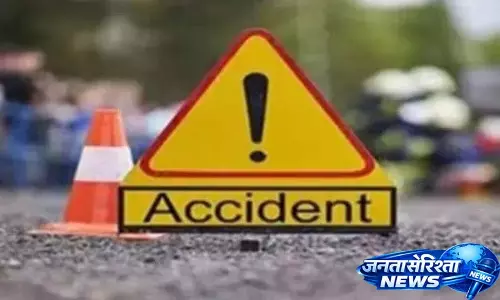Bus-Lorry-Pickup टक्कर में 13 की मौत, 30 से ज़्यादा घायल Bus-Lorry-Pickup टक्कर में 13 की मौत, 30 से ज़्यादा घायल
