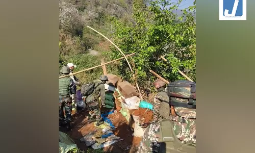 BSF जवान की हत्या के बाद तलाशी अभियान जारी, 21 अवैध बंकर नष्ट किए गए BSF जवान की हत्या के बाद तलाशी अभियान जारी, 21 अवैध बंकर नष्ट किए गए