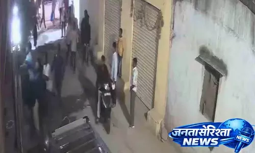 Hyderabad: जियागुडा में नशे में धुत बाइकर्स की ऑटो ड्राइवर से झड़प Hyderabad: जियागुडा में नशे में धुत बाइकर्स की ऑटो ड्राइवर से झड़प
