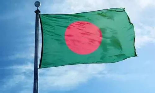 Bangladesh में भीड़ ने हिंदू घरों और दुकानों पर हमला किया