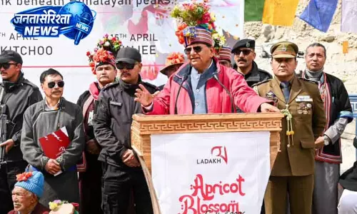 LG Saxena ने आर्यन वैली के दारचिक्स में खुबानी ब्लॉसम फेस्टिवल का उद्घाटन किया