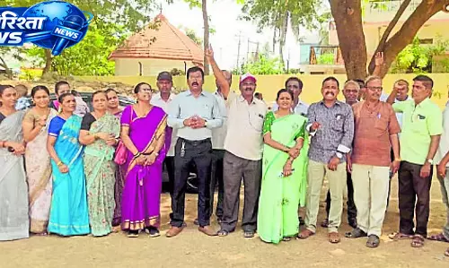 Karnataka : शिक्षकों का चुनाव का बहिष्कार करने का फ़ैसला Karnataka : शिक्षकों का चुनाव का बहिष्कार करने का फ़ैसला