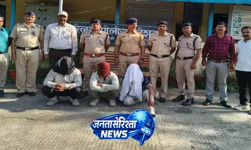 ट्रेनों में चोरी करने वाले अंतरराज्यीय खगड़िया पेपर गैंग के 4 आरोपी गिरफ्तार ट्रेनों में चोरी करने वाले अंतरराज्यीय खगड़िया पेपर गैंग के 4 आरोपी गिरफ्तार