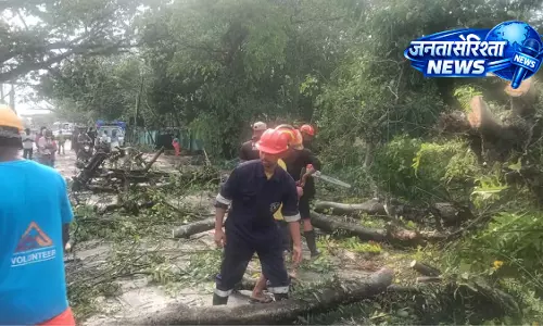 Cachar में तेज़ तूफ़ान से जनजीवन प्रभावित, इंफ्रास्ट्रक्चर को भारी नुकसान Cachar में तेज़ तूफ़ान से जनजीवन प्रभावित, इंफ्रास्ट्रक्चर को भारी नुकसान