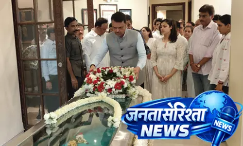 महाराष्ट्र: आशा भोसले के अंतिम दर्शन को उनके घर पहुंचे सीएम फडणवीस, श्रद्धांजलि अर्पित की महाराष्ट्र: आशा भोसले के अंतिम दर्शन को उनके घर पहुंचे सीएम फडणवीस, श्रद्धांजलि अर्पित की