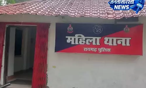 मां के प्रेमी पर बेटी से छेड़छाड़ का आरोप, विरोध करने पर मां ने की मारपीट