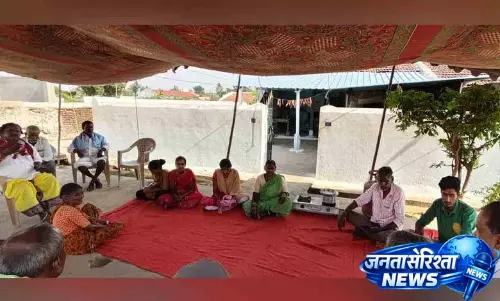 Nagireddy Palli: महिलाओं ने पतियों के घरों के बाहर धरना दिया Nagireddy Palli: महिलाओं ने पतियों के घरों के बाहर धरना दिया