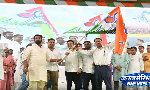 BJP नेता तृणमूल में शामिल हुए; पद्म शिविर ने इसे विपत्ति विदाई कहा BJP नेता तृणमूल में शामिल हुए; पद्म शिविर ने इसे विपत्ति विदाई कहा