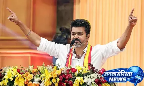 विजय ने ऐलान किया कि तमिलनाडु चुनाव में TVK और DMK के बीच मुकाबला होगा विजय ने ऐलान किया कि तमिलनाडु चुनाव में TVK और DMK के बीच मुकाबला होगा