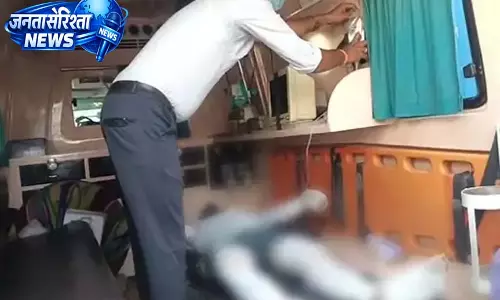 राइस मिल हादसा: वेल्डिंग के दौरान आग, 2 श्रमिक झुलसे, रायपुर रेफर राइस मिल हादसा: वेल्डिंग के दौरान आग, 2 श्रमिक झुलसे, रायपुर रेफर