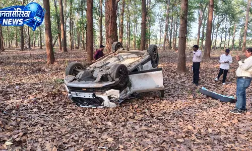 CG: NH-30 पर भीषण हादसा, कार-बाइक टक्कर में पति-पत्नी की मौत, 3 घायल CG: NH-30 पर भीषण हादसा, कार-बाइक टक्कर में पति-पत्नी की मौत, 3 घायल
