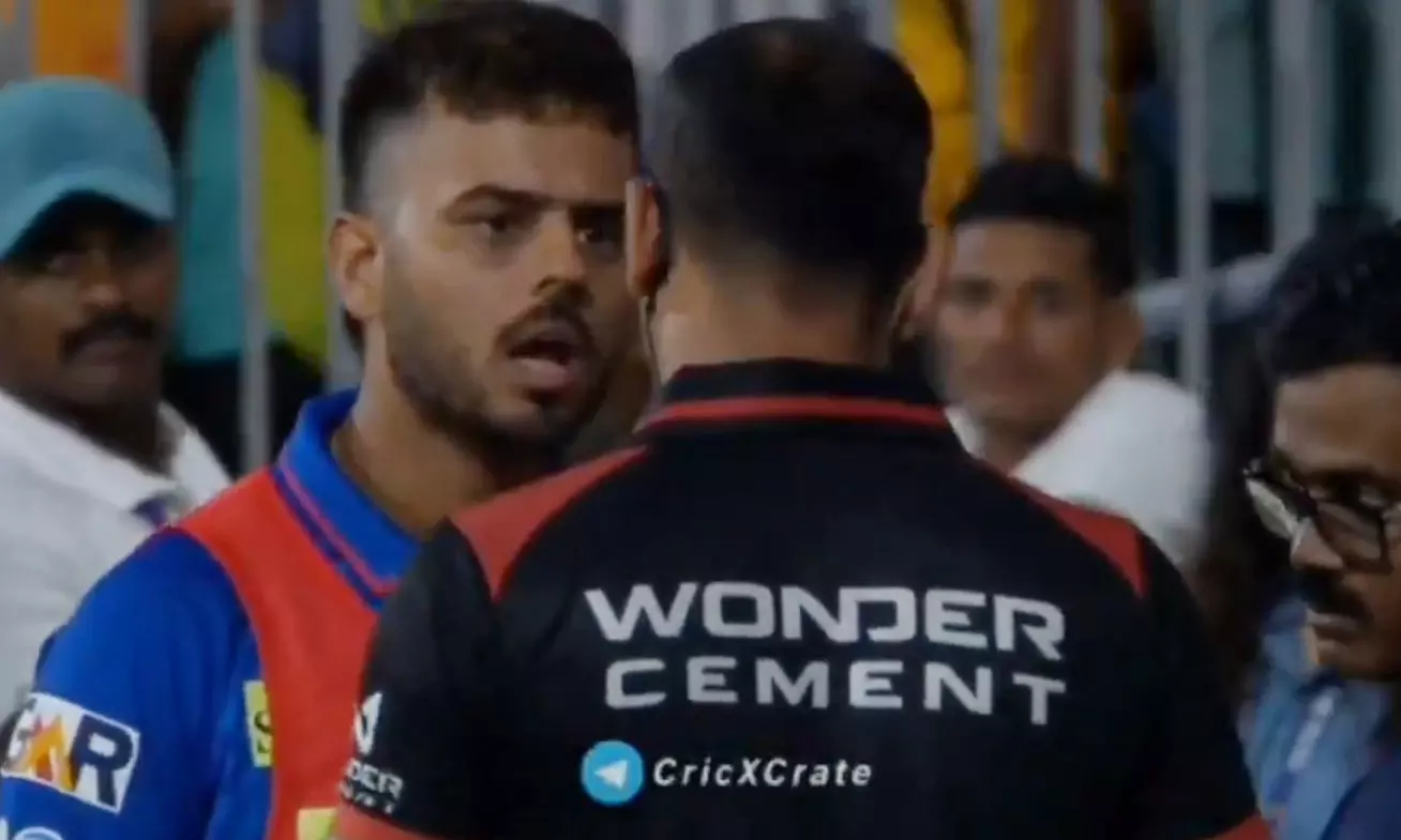 IPL मैच में पंगा...ग्लव्स को लेकर अंपायर से भिड़ गया ये खिलाड़ी IPL मैच में पंगा...ग्लव्स को लेकर अंपायर से भिड़ गया ये खिलाड़ी