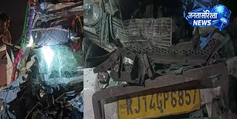 Delhi-Mumbai एक्सप्रेसवे पर तेज रफ्तार जीप के ट्रक से टकराने से दो लोगों की मौत Delhi-Mumbai एक्सप्रेसवे पर तेज रफ्तार जीप के ट्रक से टकराने से दो लोगों की मौत