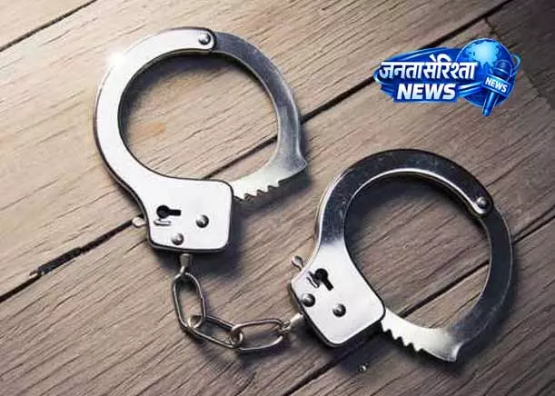 अवैध हथियारों के साथ 2 PO गिरफ्तार अवैध हथियारों के साथ 2 PO गिरफ्तार