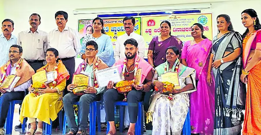 Karnataka : हेल्थ जेम अवार्ड प्रस्तुति Karnataka : हेल्थ जेम अवार्ड प्रस्तुति