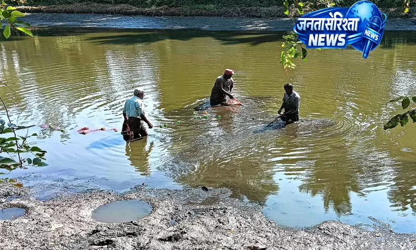 Kerala ; तालाबों में पानी का लेवल कम हो गया है Kerala ; तालाबों में पानी का लेवल कम हो गया है